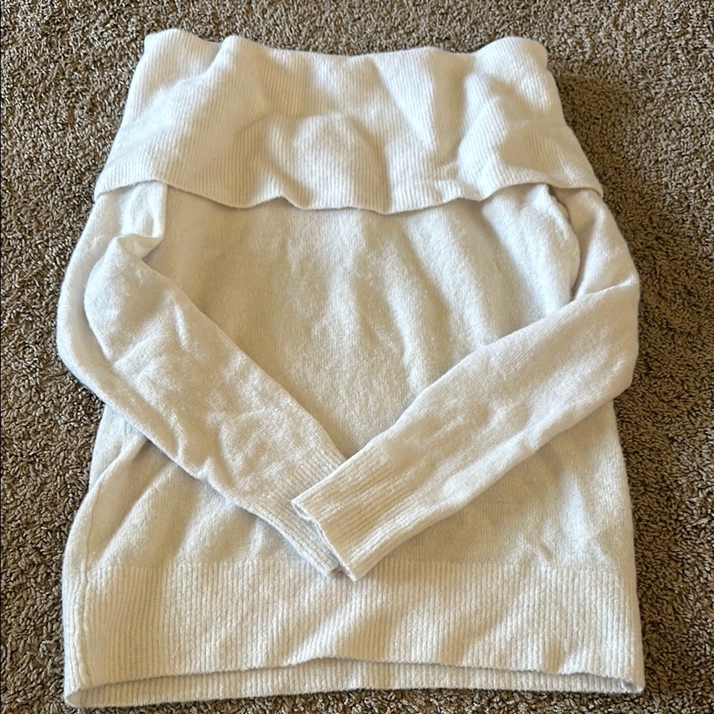 Cozy Banana Republic White Off-the-Shoulder Sweater